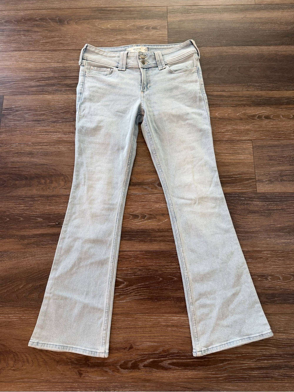 Hollister Low Rise Bootcut Jeans Light Wash Size 4R NWOT